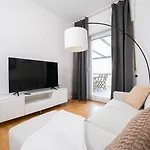 Favoritestays - 5 Person - Washing Machine - Parking 公寓 *