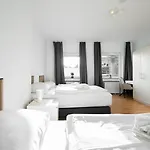 Favoritestays - 5 Person - Washing Machine - Parking 公寓
