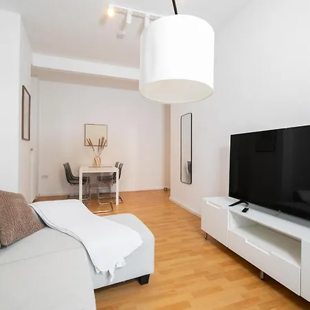 Διαμέρισμα Favoritestays - 5 Person - Washing Machine - Parking *