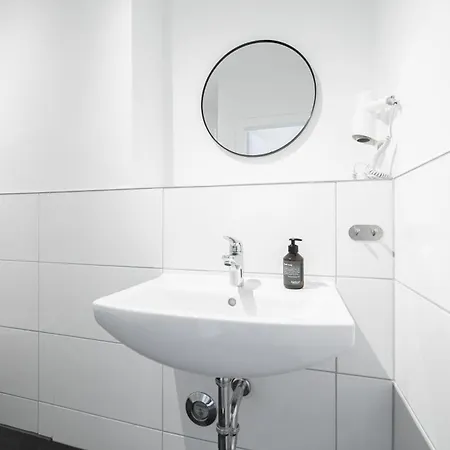 Favoritestays - 5 Person - Washing Machine - Parking