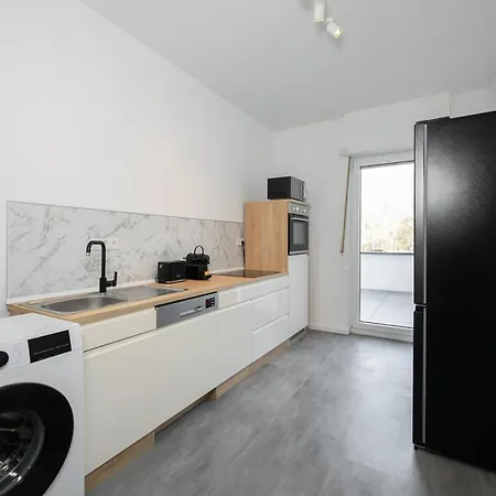 Apartment Favoritestays - 5 Person - Washing Machine - Parking