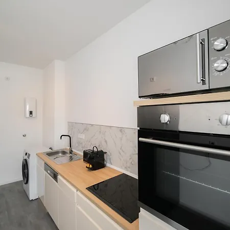 Favoritestays - 5 Person - Washing Machine - Parking Апартаменты