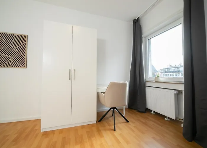 Favoritestays - 5 Person - Washing Machine - Parking Апартаменты *