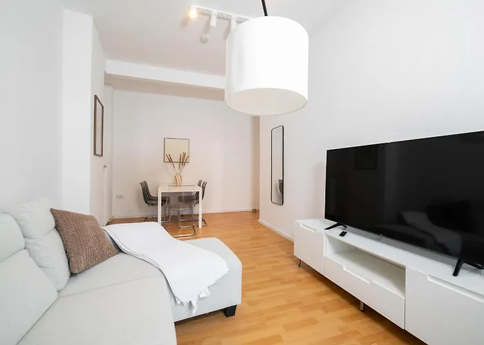 דירה Favoritestays - 5 Person - Washing Machine - Parking *
