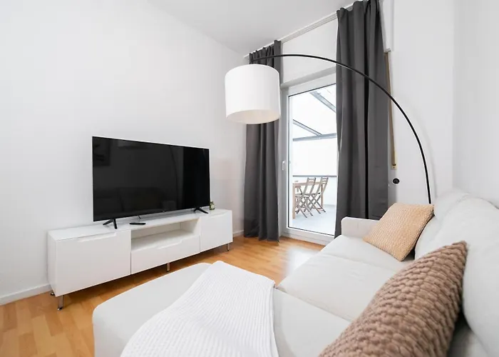 Favoritestays - 5 Person - Washing Machine - Parking Апартаменты *