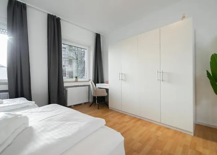 Favoritestays - 5 Person - Washing Machine - Parking Апартаменты *