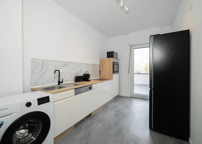דירה Favoritestays - 5 Person - Washing Machine - Parking