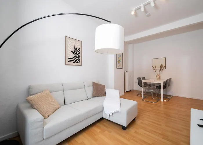 Favoritestays - 5 Person - Washing Machine - Parking Апартаменты *